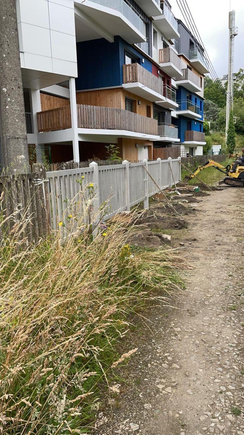 LOGIS BRETON ACADIE QUIMPER 
 nous remettons en place la clô…